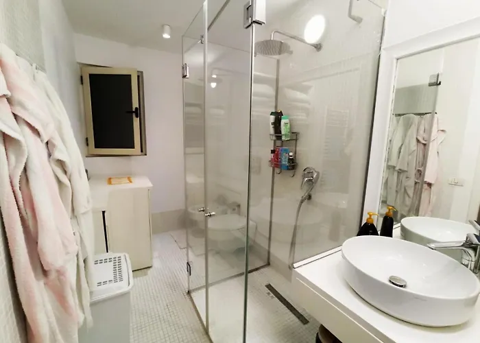 Sunny House * 地拉那